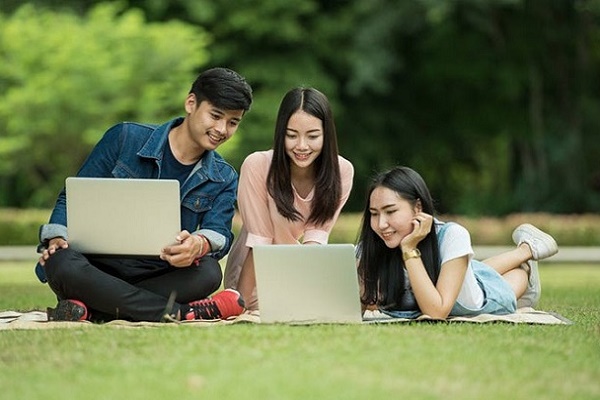 Có nên học đại học online? Đại học Online có “tốt” như lời đồn?