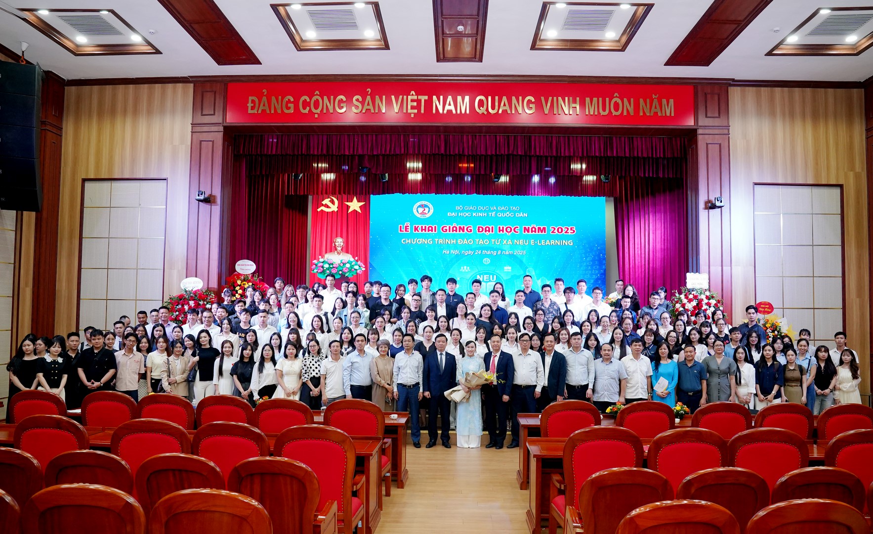 Lễ Khai Giảng Đại học Kinh tế Quốc dân 2025 – Hệ Đào tạo từ xa NEU E-learning